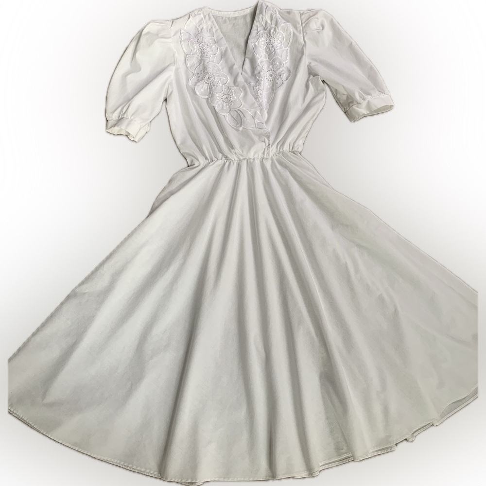 Puffy Short sleeve vintage surplice White Dress, elastic waste, Womens Size Med
